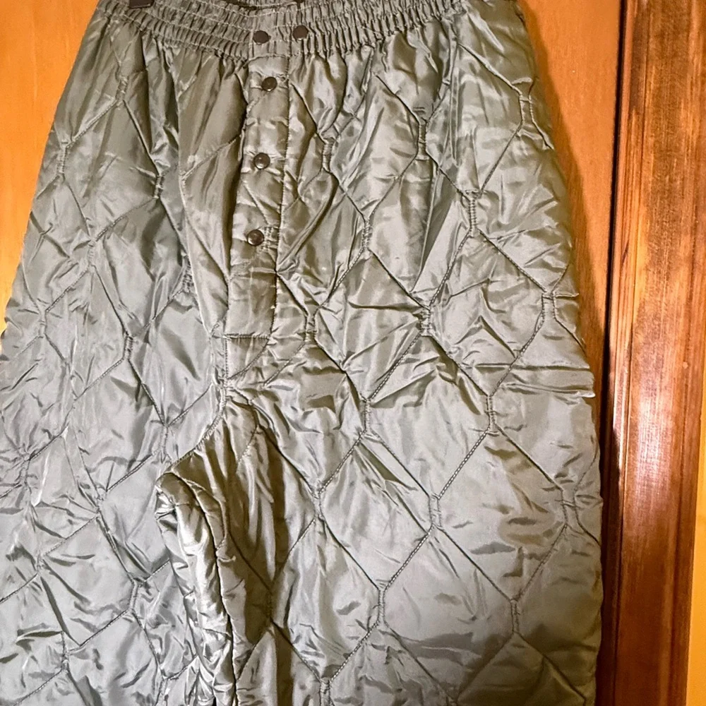 Women’s Green Quilted Parachute Pants - Picture 2 of 4